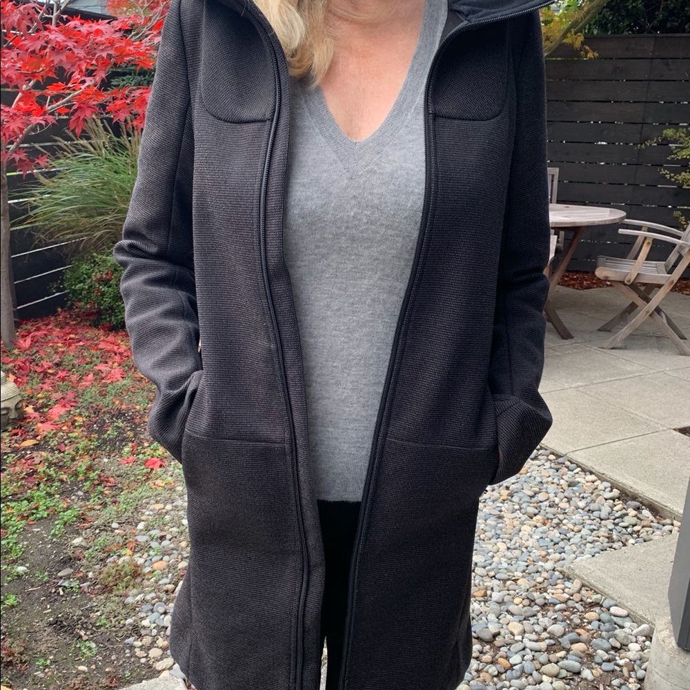 EUC Lululemon black raincoat